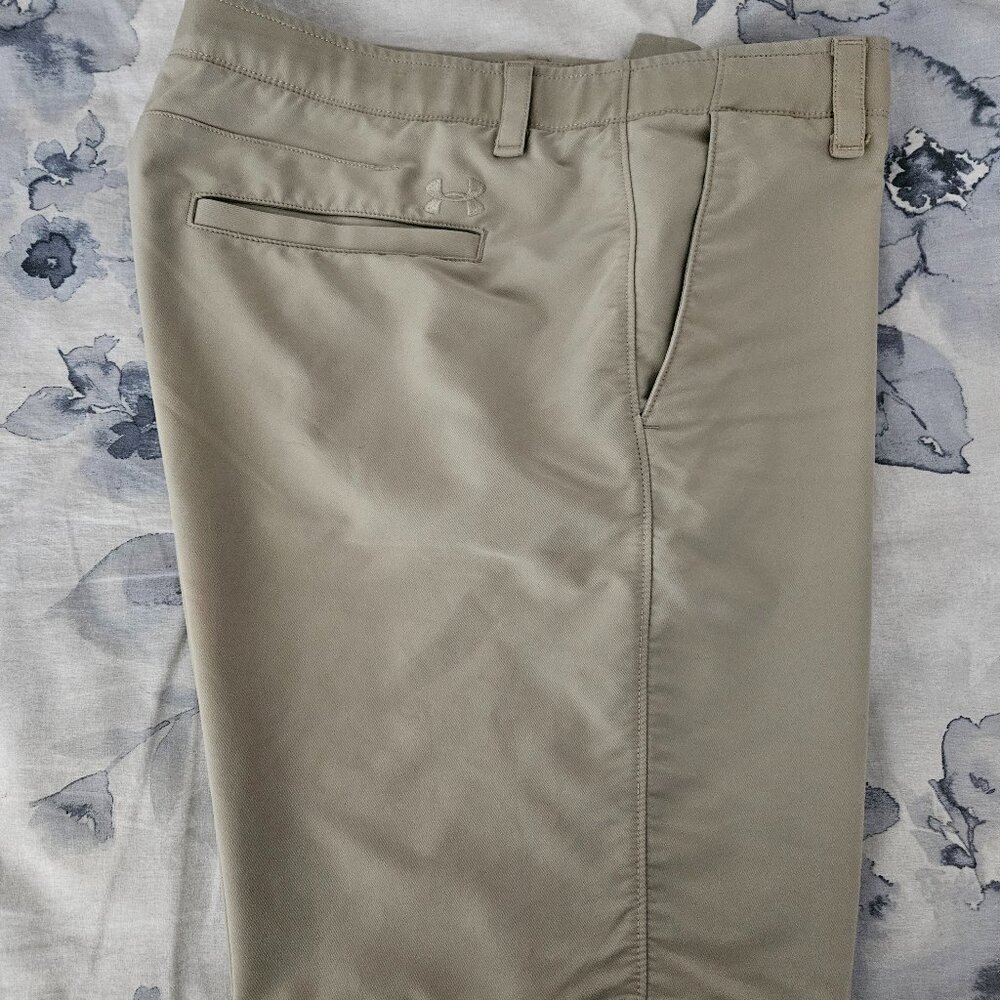 Men's - Under Armour Heatgear shorts - tan